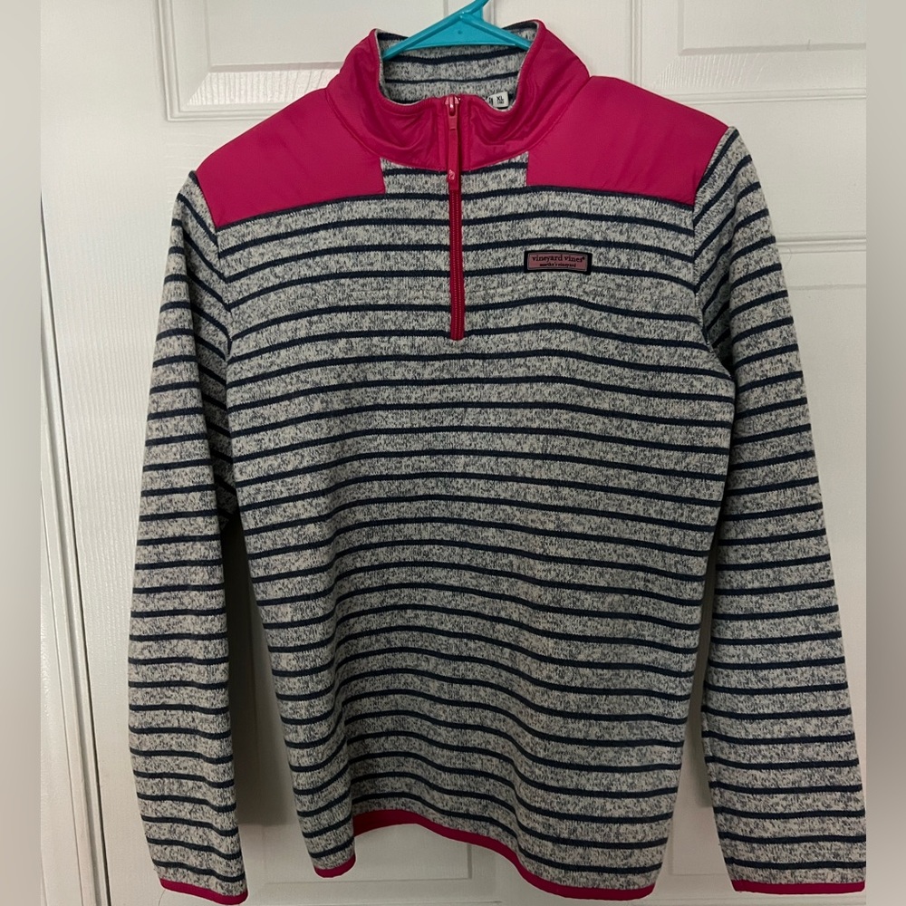 New Vineyard vine pullover